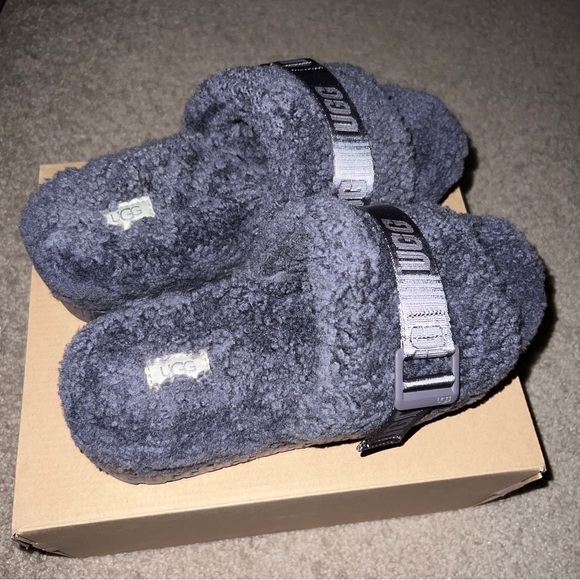 UGG Fluffita - Picture 4 of 11